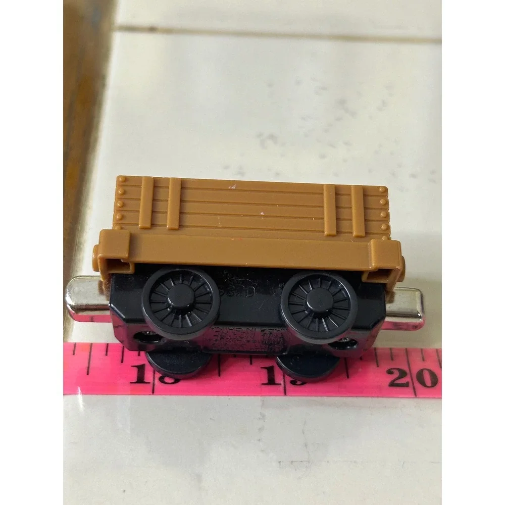 Thomas & Friends Take Along Troublesome Truck Tan Brown Diecast Magnetic Train
